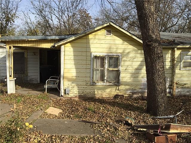 1st image of 309 Bois Darc St