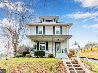 21 Hallton Hill Rd, Pine Grove, PA 17963