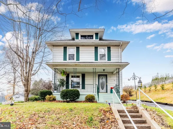21 Hallton Hill Rd, Pine Grove, PA 17963