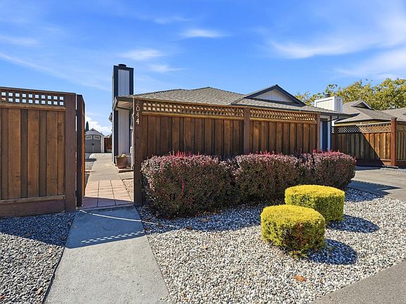 3rd image of 2044 Pinercrest Drive