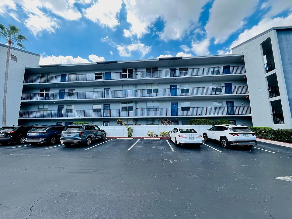 6675 S Oriole Blvd #205