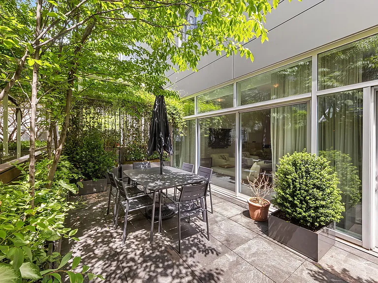 311 W Broadway #Townhouse 4 — Photo 3