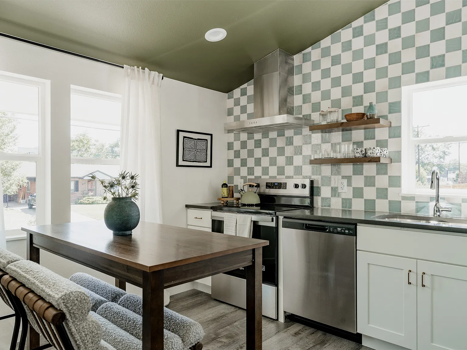 1 bed, 576 sqft, $2,500 — Photo 2