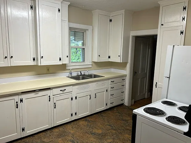 160 Central St #C-3 — Photo 2