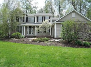 8105 Bainbrook Dr, Chagrin Falls, OH 44023