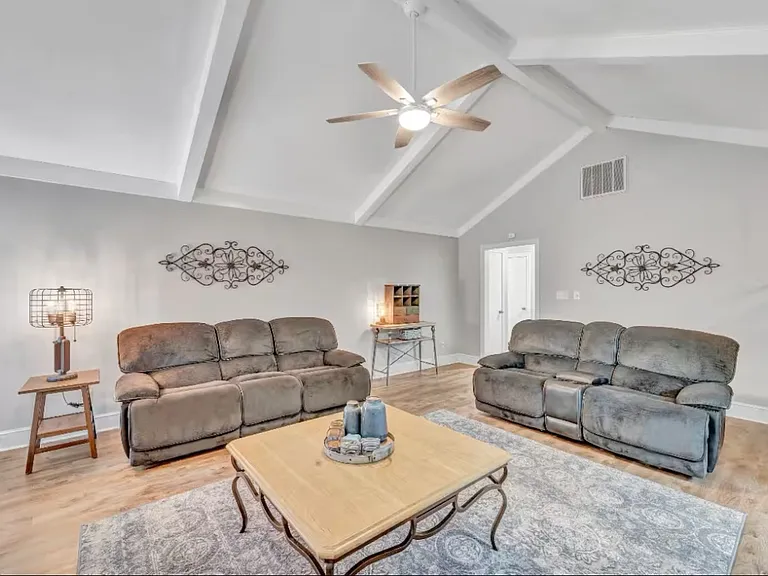 6109 Gainsborough Dr — Photo 9
