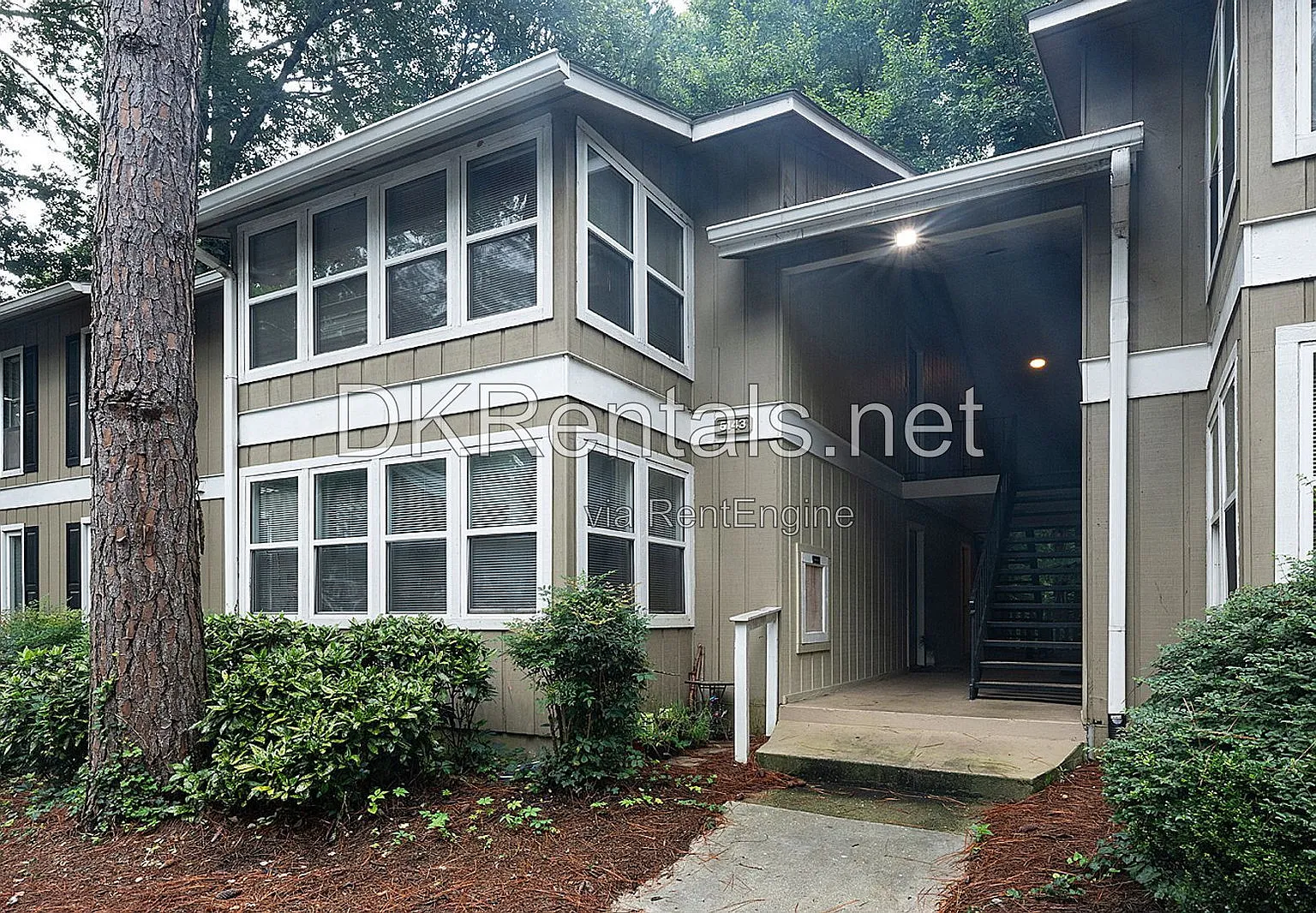 2 bed, 1.0 bath, 1051 sqft, $1,700 — Photo 1