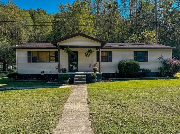 77 Hewett Town Cir, Hewett, WV 25108