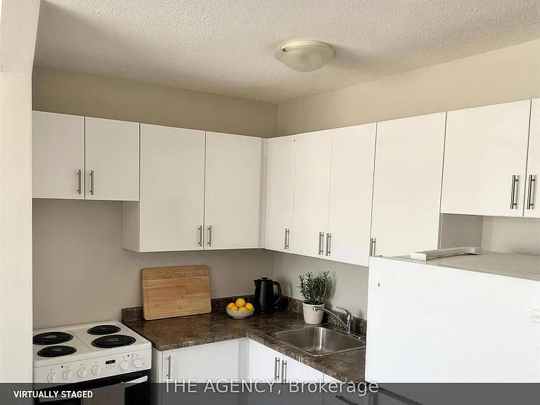 45 King Ave W #9 — Photo 2