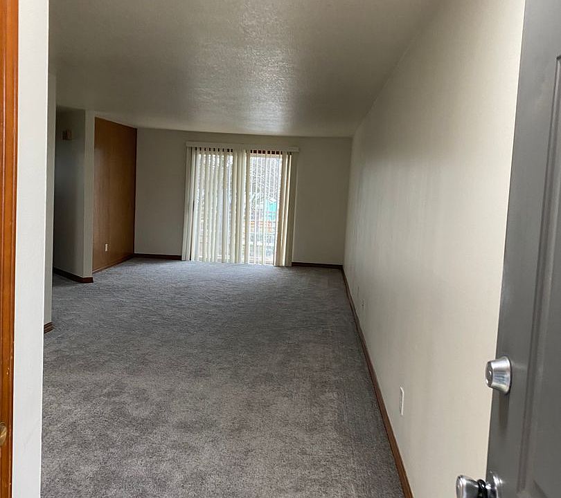 Burnside Manor Apartments 18411 E Burnside St Portland OR Zillow