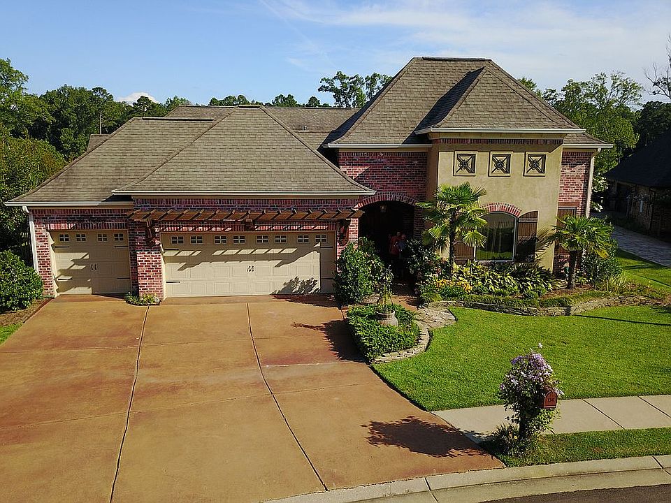 1st image of 130 Woodlands Glen Cir