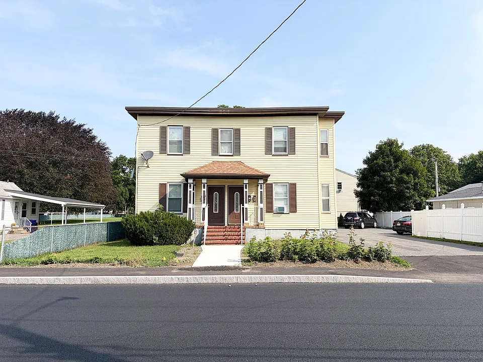 40 Jackson St #2R