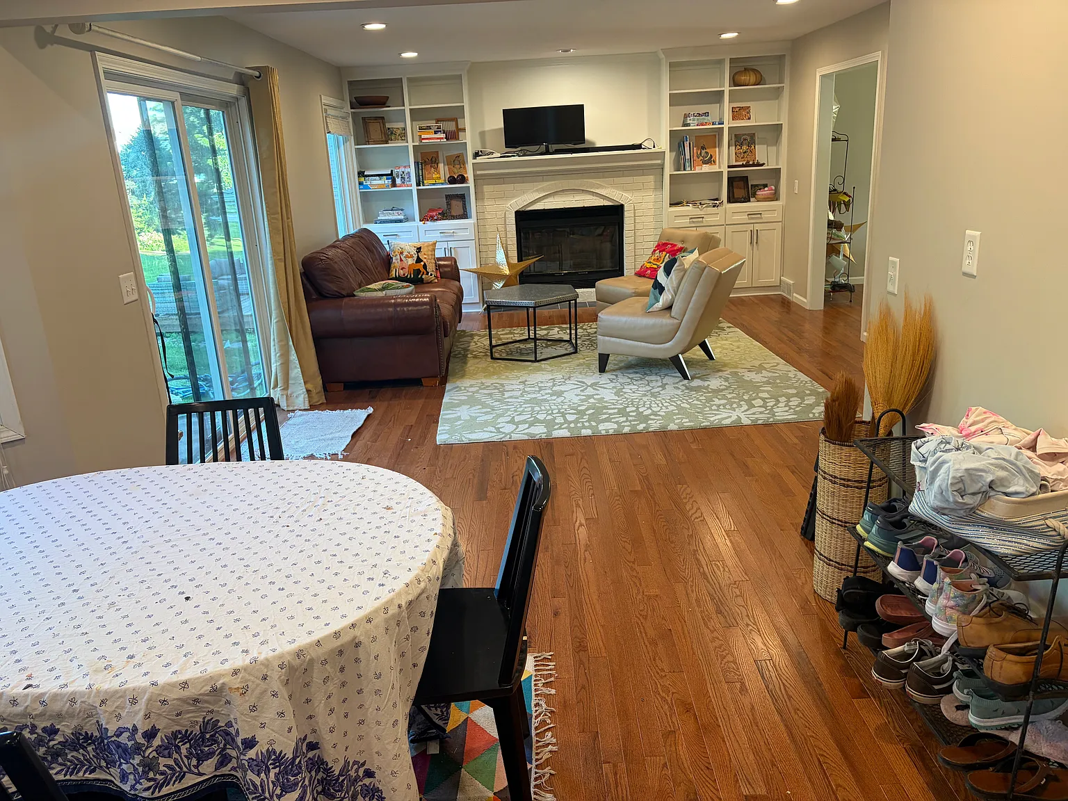 4 bed, 2200 sqft, $2,700 — Photo 3