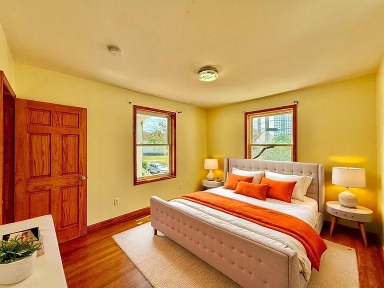 18 Bigelow St #1 — Photo 4
