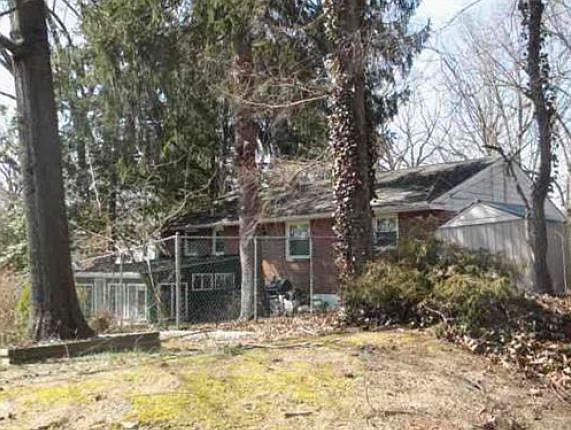 2nd image of 188 Niagara Ave