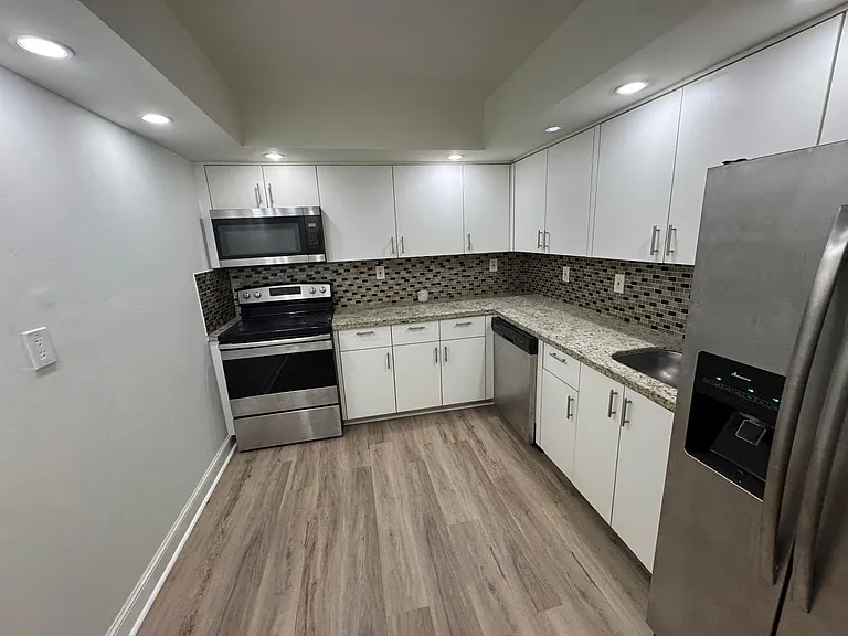 800 Parkview Dr #A1018 — Photo 26