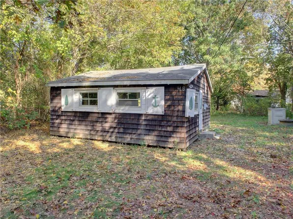 48 Burnham St, Charlestown, RI 02813