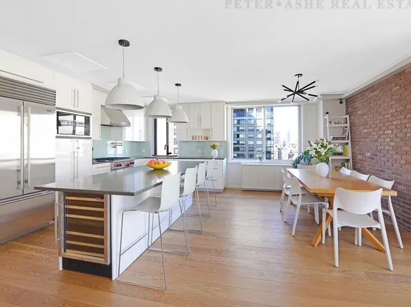 220 East 65th Street image 3 of 23