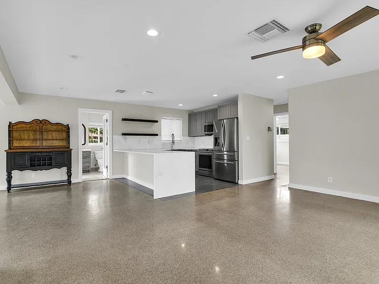909 SE 16th Pl — Photo 11