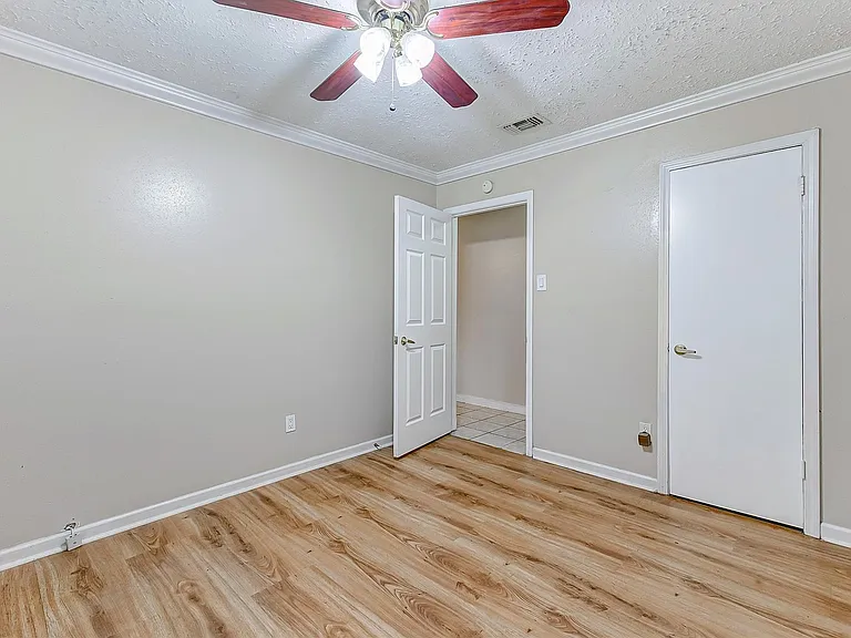 2010 Hickory Glen Dr — Photo 28
