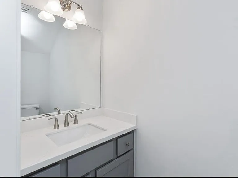11623 Waldemar Dr — Photo 16
