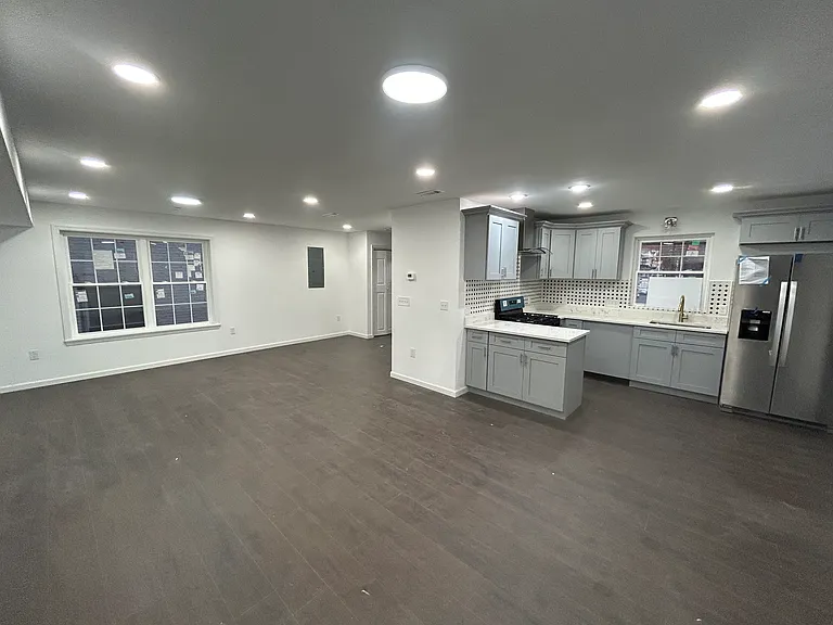 2821 Arctic Ave — Photo 3