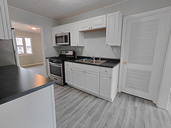 3rd image of 2917 Darby Ln