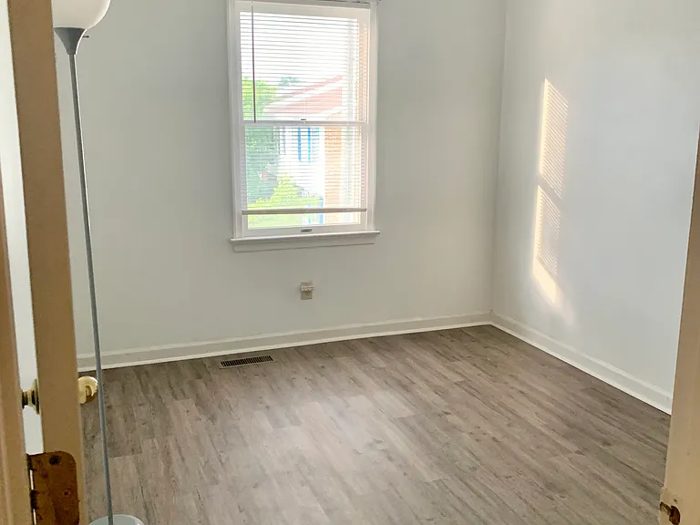 875 Vine St — Photo 6