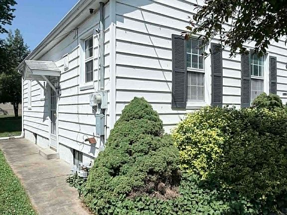 3rd image of 2804 N Sherman St