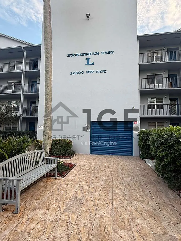 2 bed, 2.0 bath, 1192 sqft, $1,950 — Photo 1