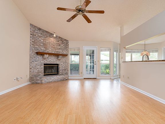 3rd image of 4423 Battlecreek Ct E