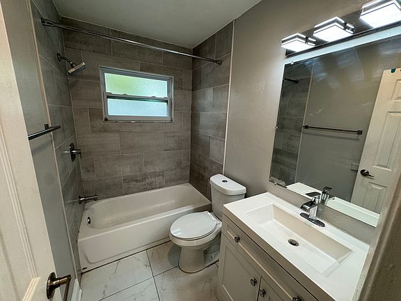 3rd image of 7917 Lakeshore Dr #A