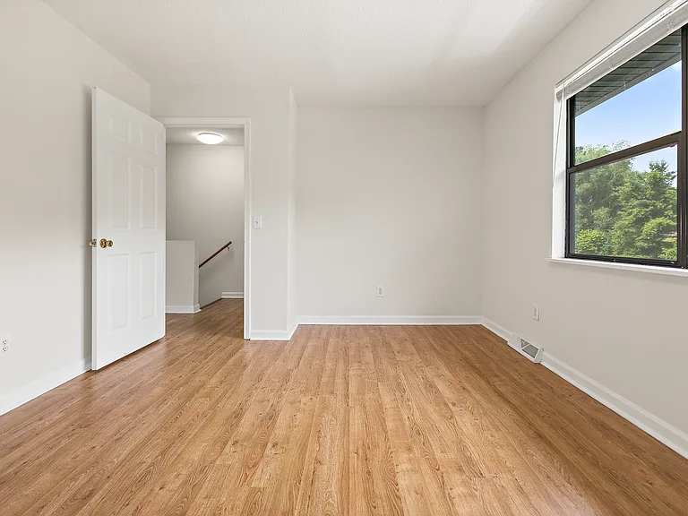 2812 S Greenwood Dr — Photo 10
