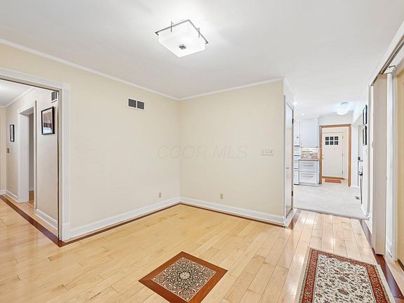 5th image of 1210 E Chestnut St