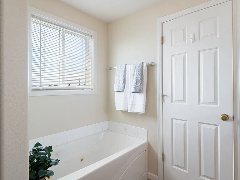 9104 Jersey Dr — Photo 33