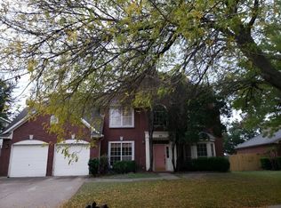 215 Crane Dr, Grand Prairie, TX 75052