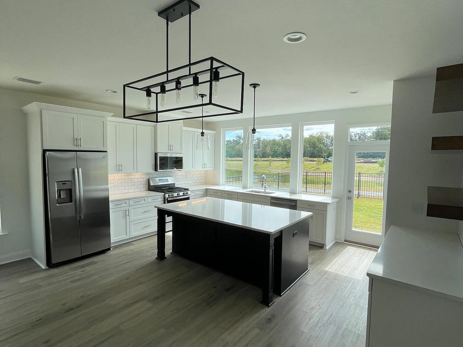 3 bed, 2.5 bath, 1804 sqft, $3,000 — Photo 3