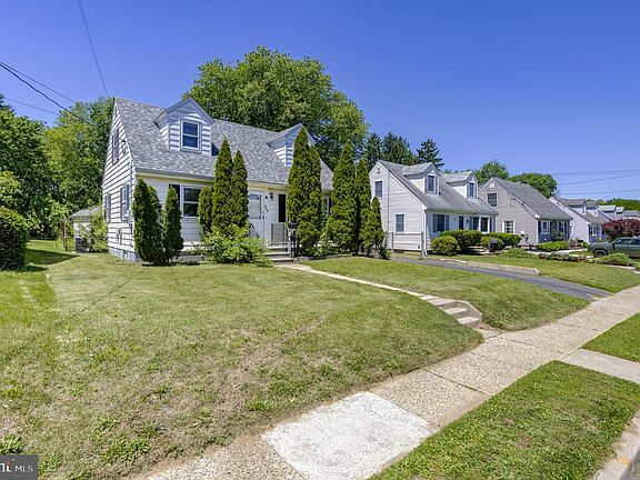 2nd image of 189 Regina Ave