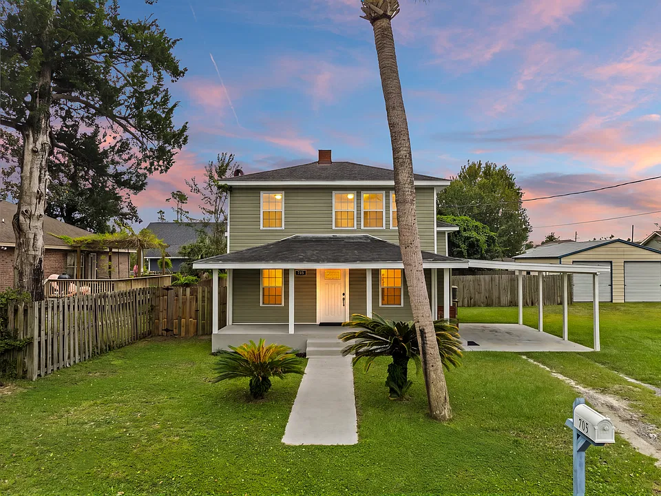 705 W 4th St