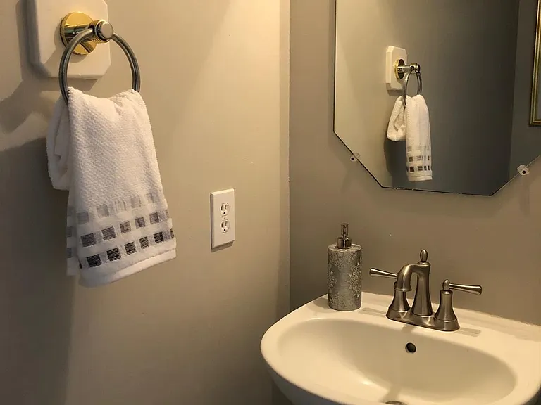 3603 NE Beacon Hill Dr — Photo 12