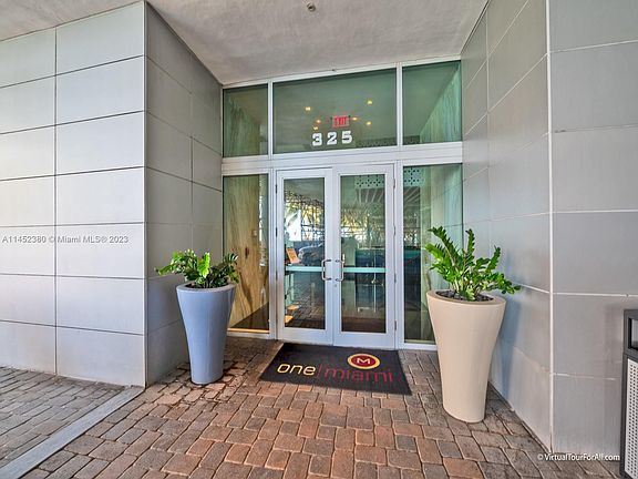 3rd image of 325 Biscayne Blvd #2715