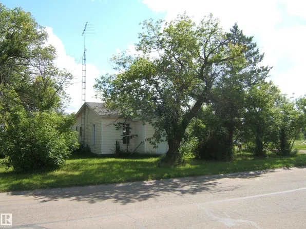 5029 47th St, Vegreville, AB T9C 1C7