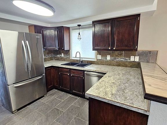 2nd image of 1220 W Columbia Ave