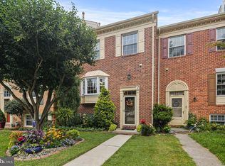 9 Valley Crossing Cir, Cockeysville, MD 21030
