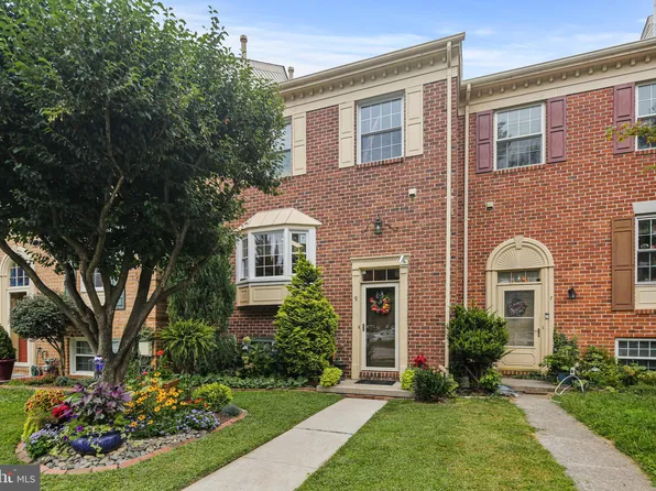 9 Valley Crossing Cir, Cockeysville, MD 21030