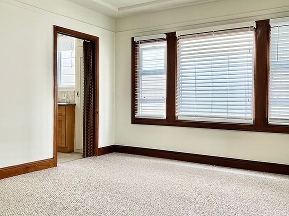 3rd image of 33 Rae Ave #33