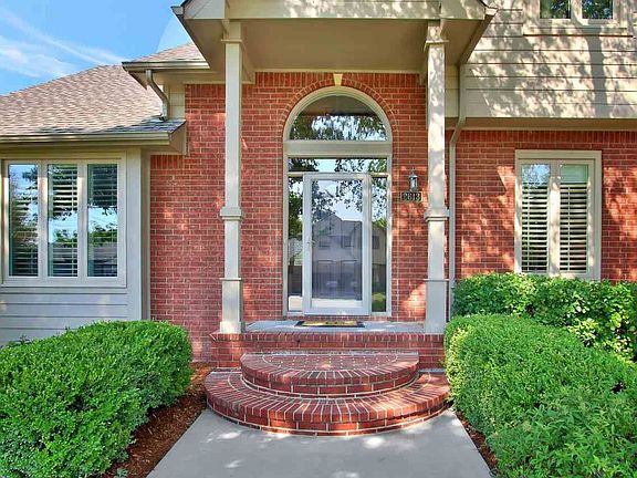2nd image of 2613 N Wilderness Cir