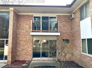 1229 Island Dr APT 204, Ann Arbor, MI