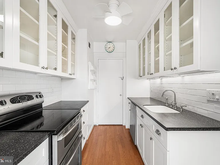 4301 Massachusetts Ave NW #4012 — Photo 11