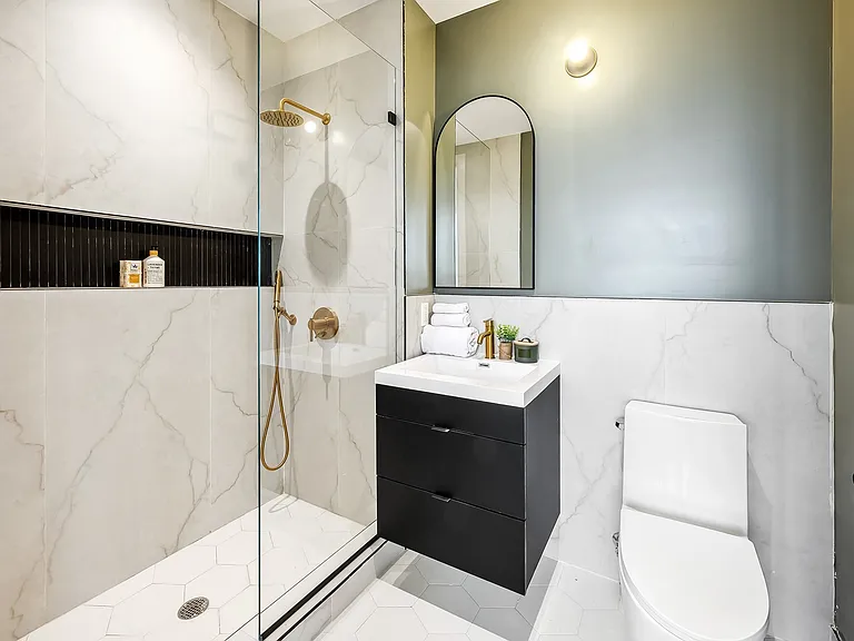 1890 Pelham Pkwy S #B7 — Photo 11